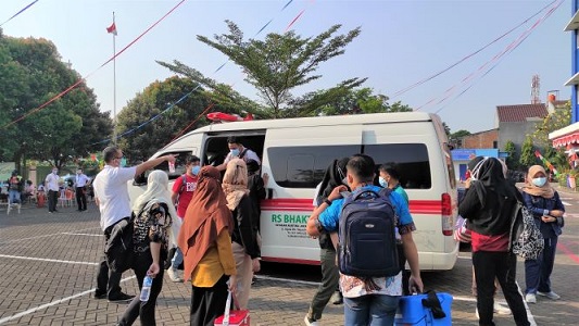 Tim nakes bantuan dari RS.Bakti Mulia--